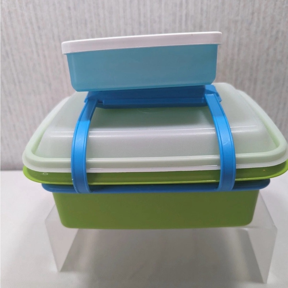 Tupperware Pack n Carry Lunchbox w/ sandwich storage container - Lime Aid Green